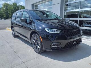 2024 Chrysler Pacifica for sale in Amherst OH