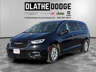 2023 Chrysler Pacifica for sale in Olathe KS