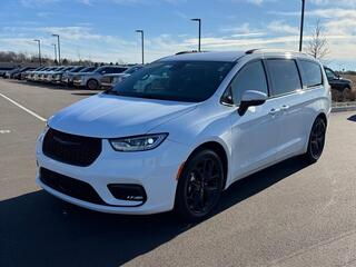 2023 Chrysler Pacifica for sale in Janesville WI