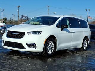 2024 Chrysler Pacifica for sale in Waterford MI