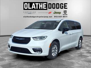 2025 Chrysler Pacifica for sale in Olathe KS