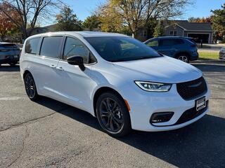 2026 Chrysler Pacifica for sale in Janesville WI