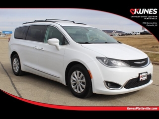 2017 Chrysler Pacifica for sale in Platteville WI