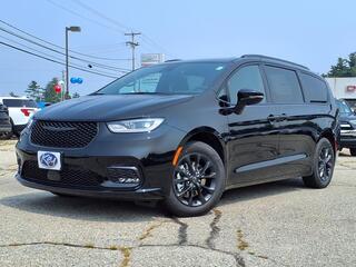 2025 Chrysler Pacifica for sale in Rochester NH