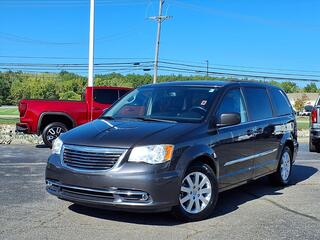 2016 Chrysler Town And Country for sale in Avon OH