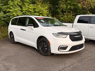 2022 Chrysler Pacifica for sale in Beckley WV