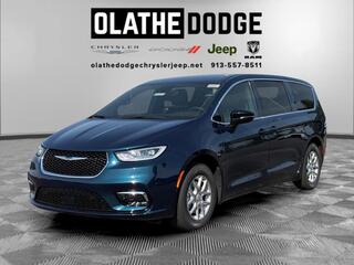 2025 Chrysler Pacifica for sale in Olathe KS
