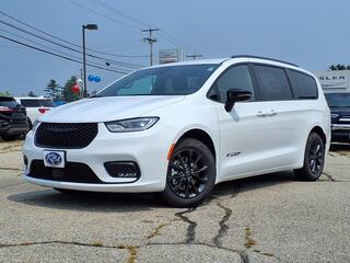 2025 Chrysler Pacifica for sale in Rochester NH