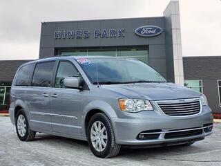 2014 Chrysler Town And Country for sale in New Hudson MI