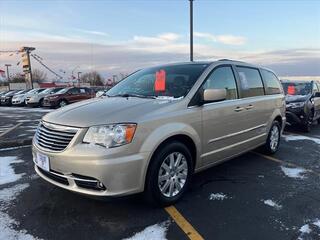 2016 Chrysler Town And Country for sale in Salem OH