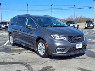 2022 Chrysler Pacifica for sale in Shawnee KS