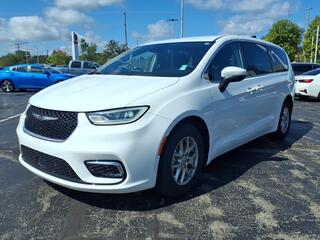 2023 Chrysler Pacifica for sale in Lansing MI