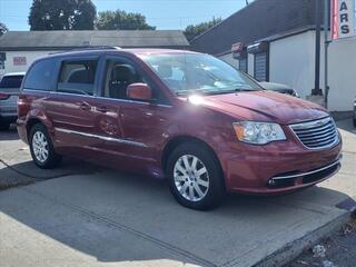 2013 Chrysler Town And Country for sale in Lindenhurst NY