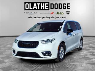 2024 Chrysler Pacifica for sale in Olathe KS