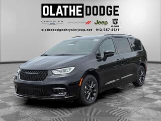 2025 Chrysler Pacifica for sale in Olathe KS