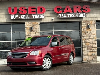 2015 Chrysler Town And Country for sale in Woodhaven MI