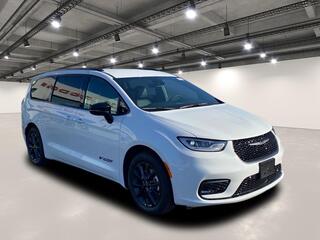 2025 Chrysler Pacifica