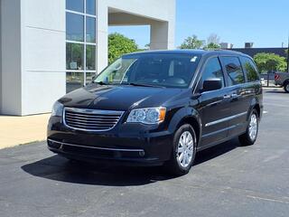 2016 Chrysler Town And Country for sale in Shelbyville IN
