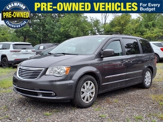 2016 Chrysler Town And Country for sale in Howell MI
