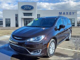 2017 Chrysler Pacifica for sale in Fowlerville MI