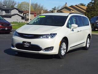 2017 Chrysler Pacifica for sale in Savoy IL