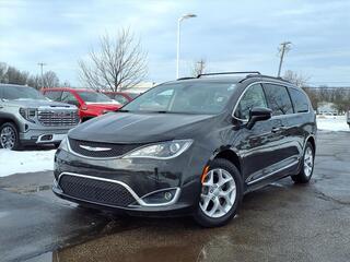 2017 Chrysler Pacifica for sale in Avon OH