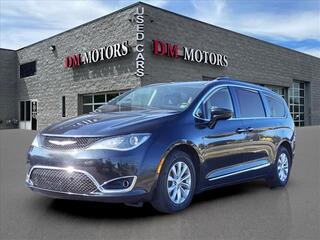 2017 Chrysler Pacifica for sale in Walled Lake MI