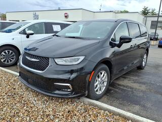 2024 Chrysler Pacifica for sale in Fenton MO
