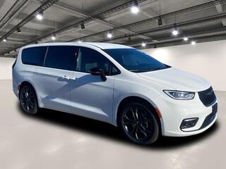 2026 Chrysler Pacifica