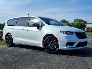 2026 Chrysler Pacifica