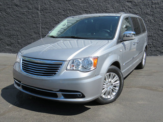 2014 Chrysler Town And Country for sale in Toledo OH