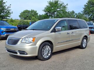 2015 Chrysler Town And Country for sale in Howell MI