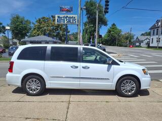 2016 Chrysler Town And Country for sale in Toledo OH