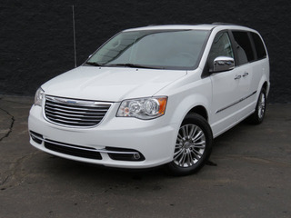 2016 Chrysler Town And Country for sale in Toledo OH