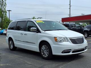 2016 Chrysler Town And Country for sale in Brighton MI