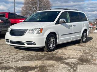 2016 Chrysler Town And Country for sale in Farmington Hills MI