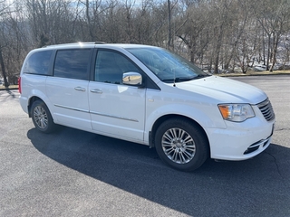 2014 Chrysler Town And Country for sale in Bristol TN