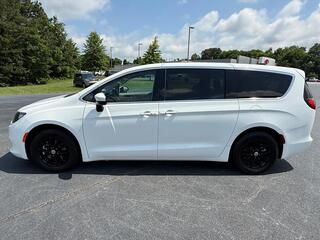 2023 Chrysler Voyager