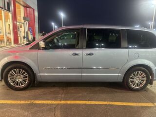 2013 Chrysler Town & Country for sale in Joliet IL