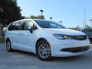 2022 Chrysler Voyager