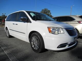2016 Chrysler Town And Country for sale in Chiefland FL