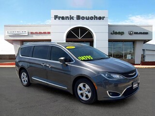 2017 Chrysler Pacifica for sale in Janesville WI