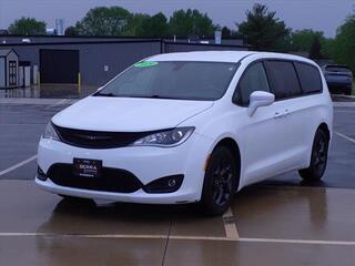 2020 Chrysler Pacifica for sale in Savoy IL