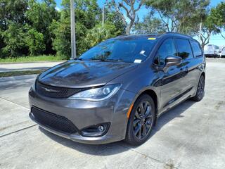 2018 Chrysler Pacifica for sale in Riviera Beach FL