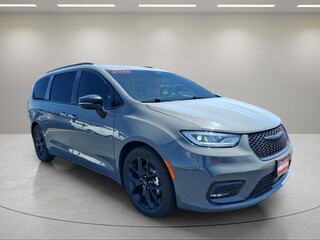 2025 Chrysler Pacifica for sale in Monroe WI