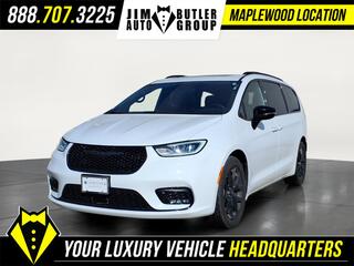 2025 Chrysler Pacifica for sale in Fenton MO