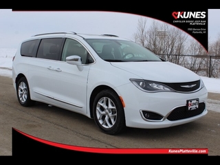 2020 Chrysler Pacifica for sale in Platteville WI