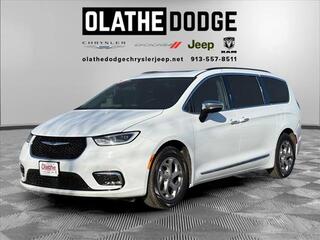 2023 Chrysler Pacifica for sale in Olathe KS