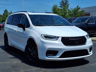 2025 Chrysler Pacifica for sale in Cincinnati OH