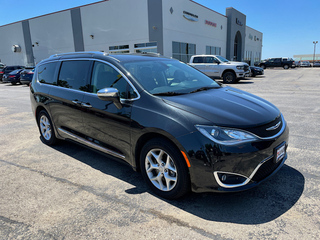 2020 Chrysler Pacifica for sale in Platteville WI